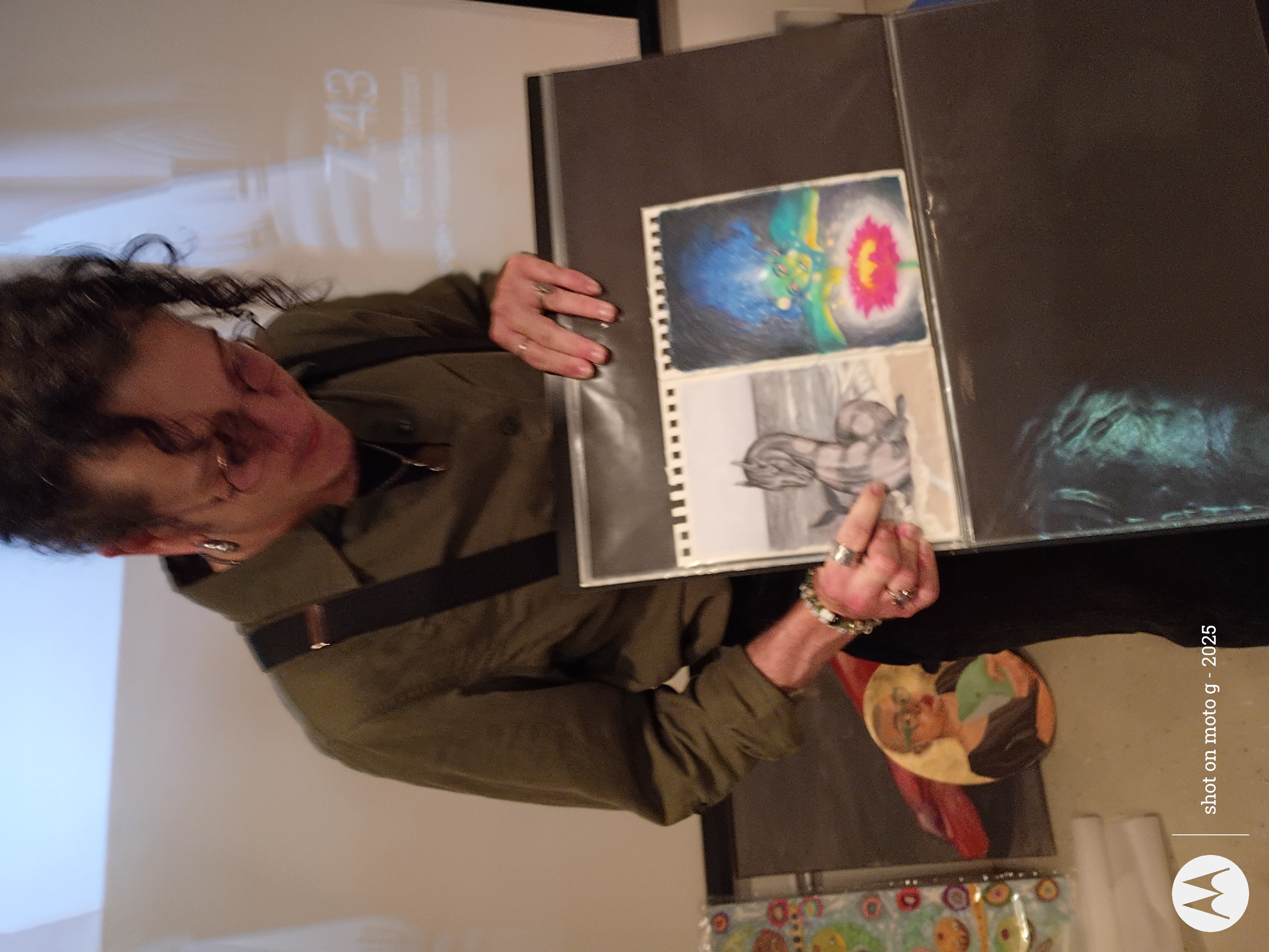 Art Salon artist sharing portfolio drawings