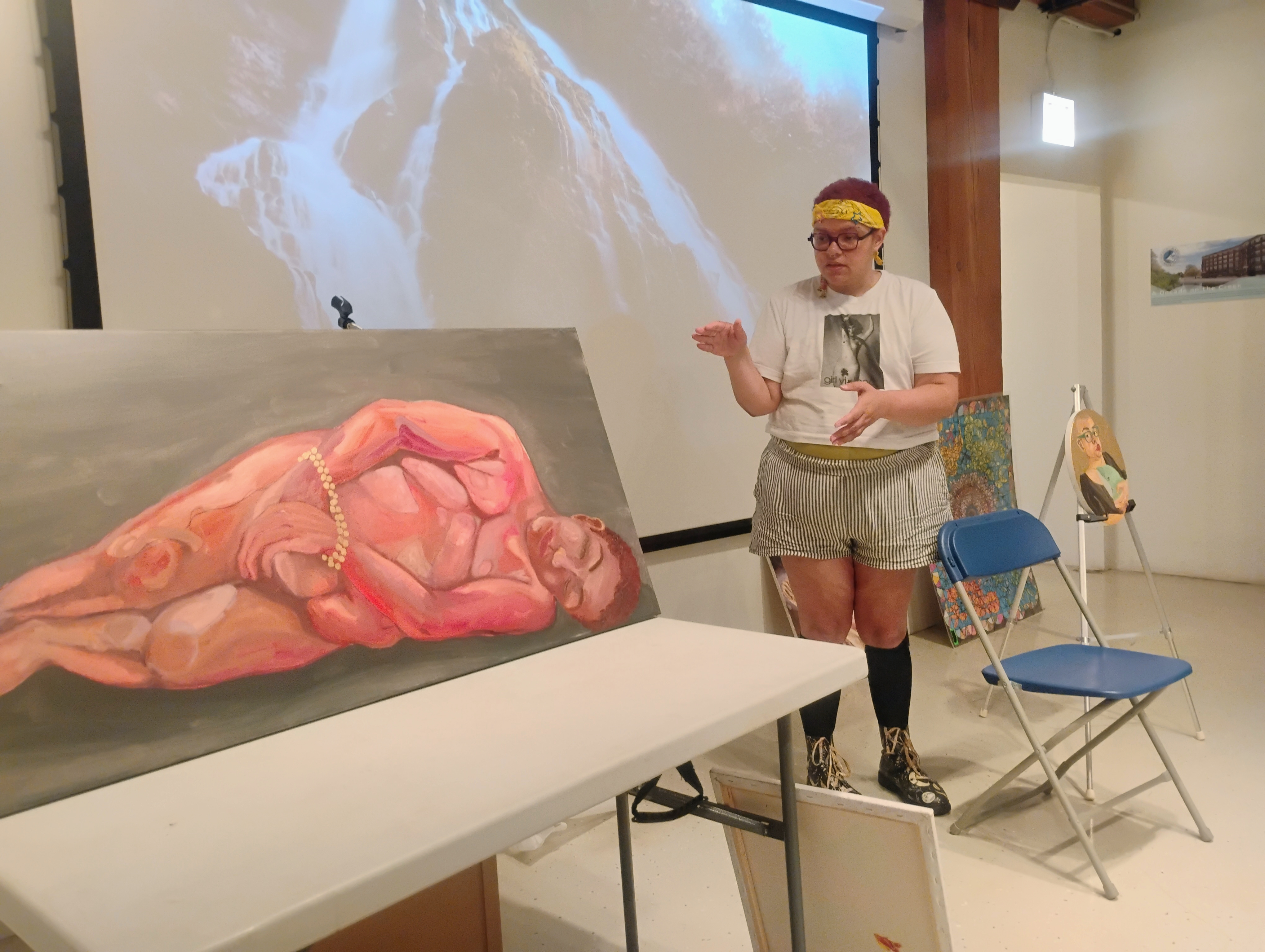 Art Salon artist discussing figure painting